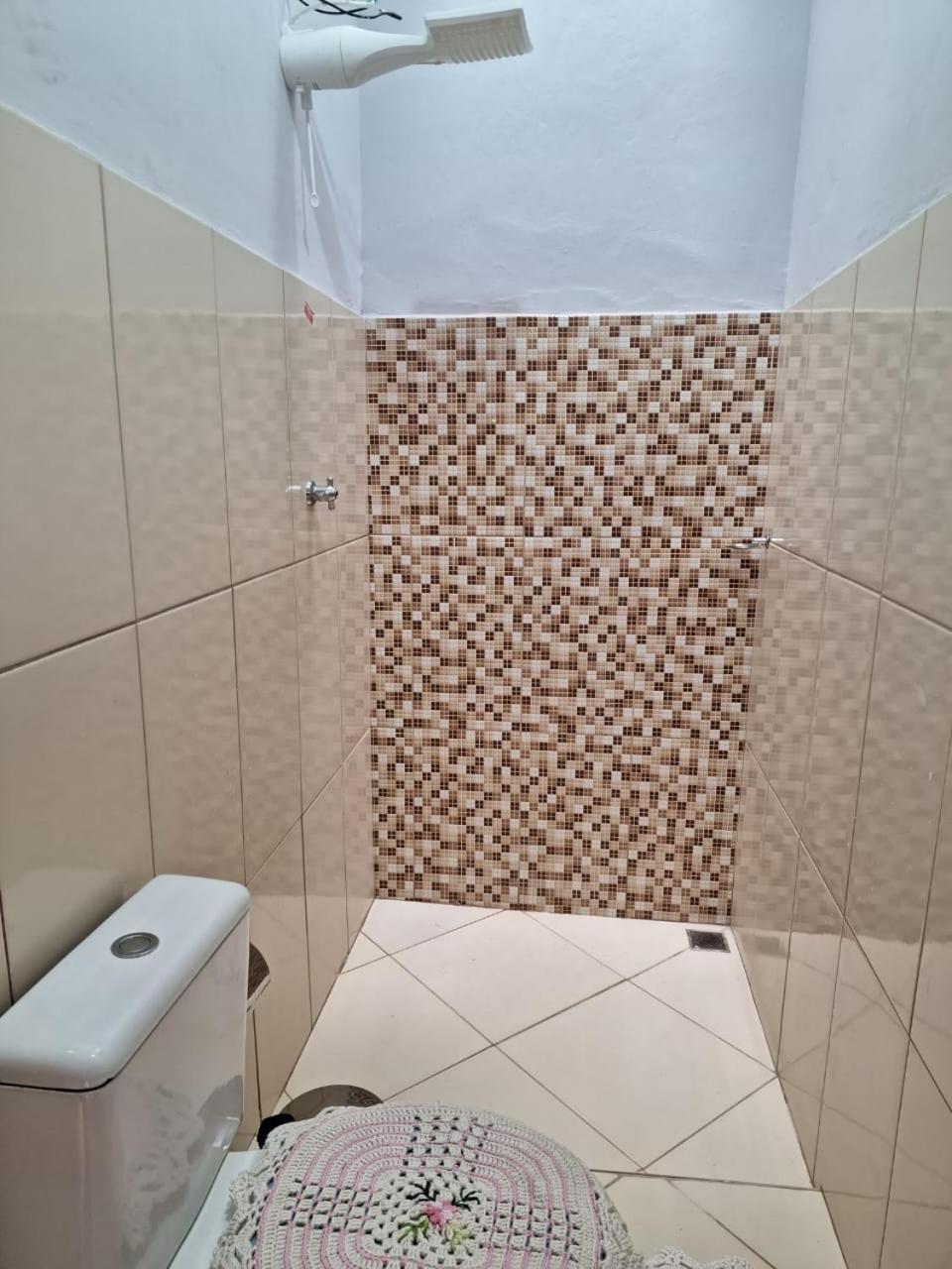 Kitnet Com Ar Condicionado E Banheiro Externo * Capão Bonito