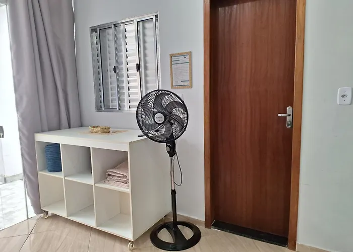 Kitnet Com Ar Condicionado E Banheiro Externo