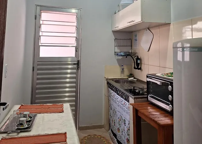 Kitnet Com Ar Condicionado E Banheiro Externo